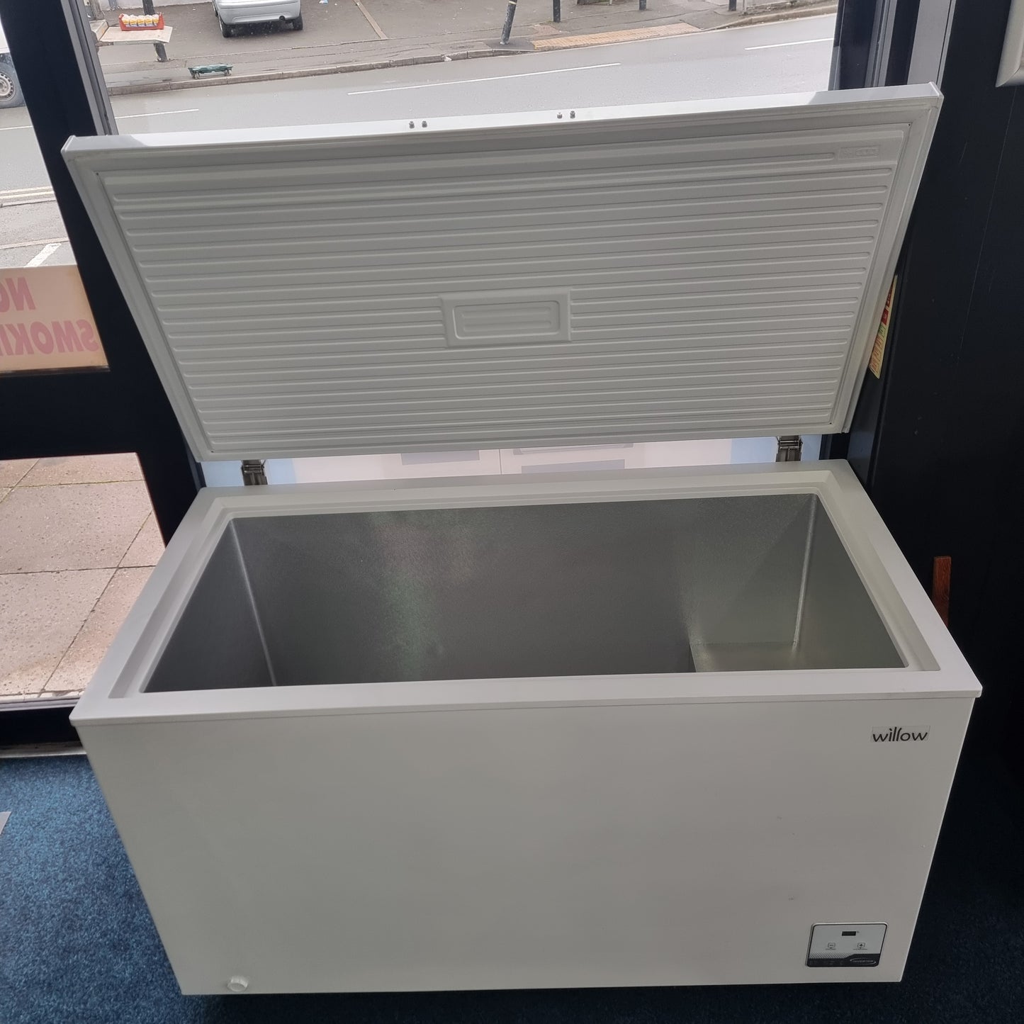 Willow W400CFW 400L Chest Freezer White Grade B